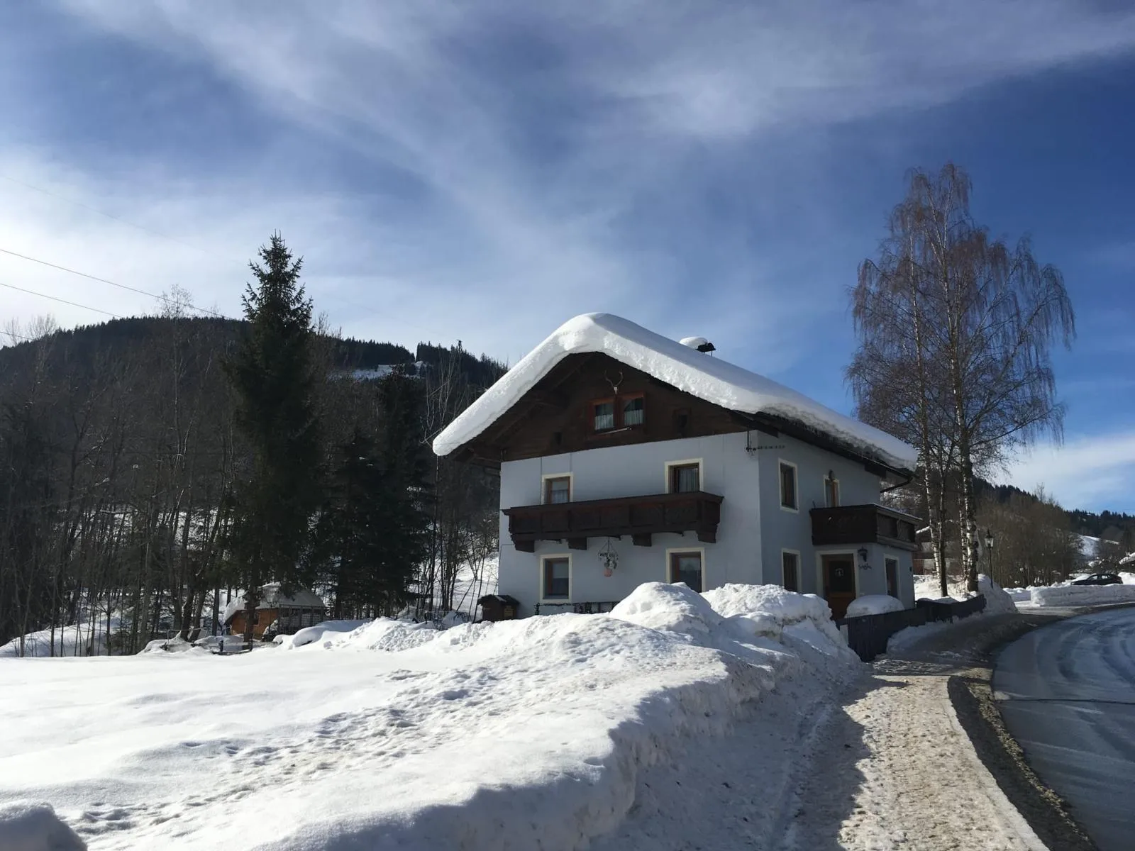 Winters uitzicht op het huis